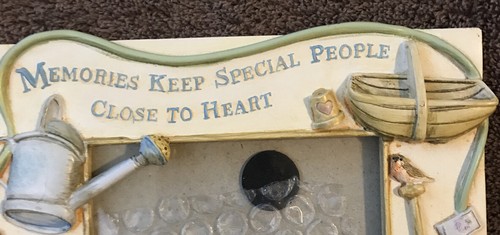 Hallmark 4 X6 Picture Frame “memories Keep Special People Close To Heart “ Garde - Picture 3 of 4