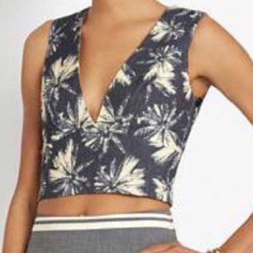 L'AGENCE x Intermix Palme Crop Top Bluse L'AGENCE Crop Top Shirt ärmellos - Bild 1 von 12