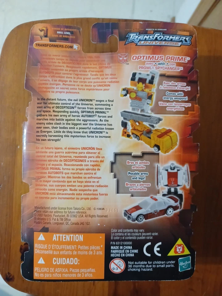TRANSFORMERS Optimus Prime with Prowl Spychanger - Image 2 of 2