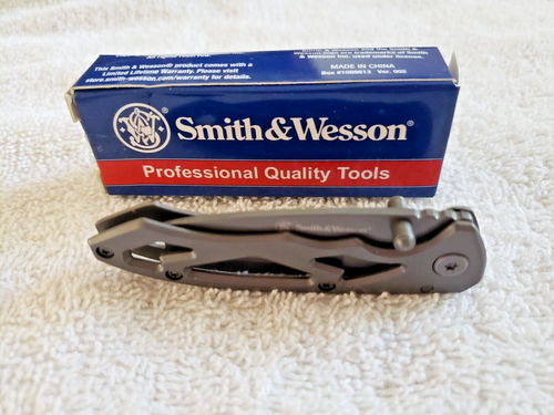 SMITH & WESSON 400 SKELETONIZED POCKET KNIFE - Picture 3 of 3