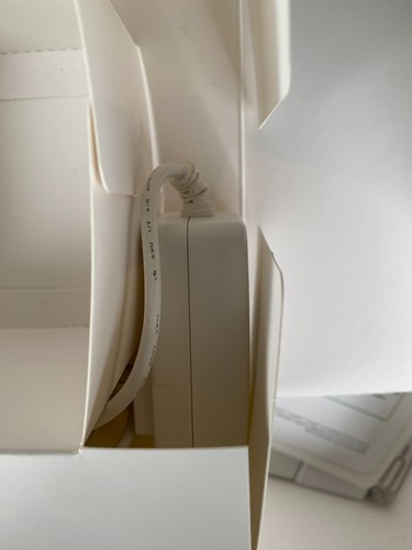 iSmartAlarm Home Security CubeOne, 1 Contact, 1 Motion Sensor, 2 Cameras, Cables - Picture 8 of 8