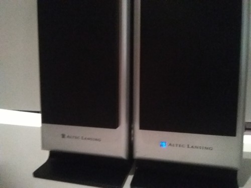 Altec Lansing Computer Speakers VS-2120 10 Watts 3.5mm Jack - Picture 2 of 5