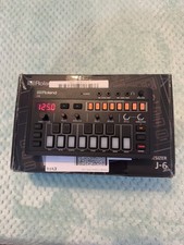 Roland Aira Compact J-6 Chord Synthesizer MIDI Controller Battery Powered. 