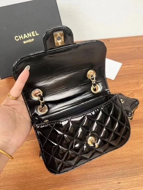 Authentic Brand New Cosmetic makeup bag GWP Clutch w box - Image 4 of 4