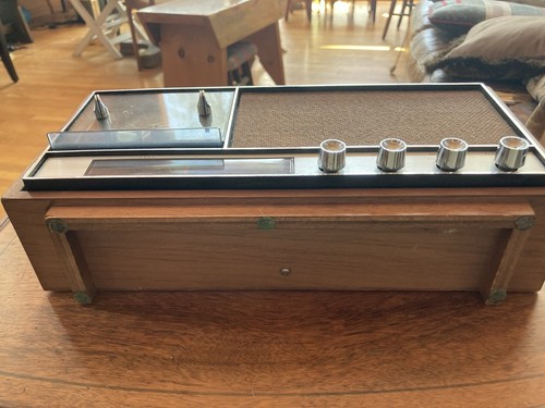Vintage Realistic Tabletop AM/FM Clock Radio - Tested & Works, Nice! - Picture 4 of 11