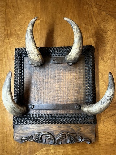 Atq Tramp Art-Bull Horns-Wood-Wall Art-Hat Coat Rack-Hand Forged Brace-15”x12.5 - Picture 2 of 24