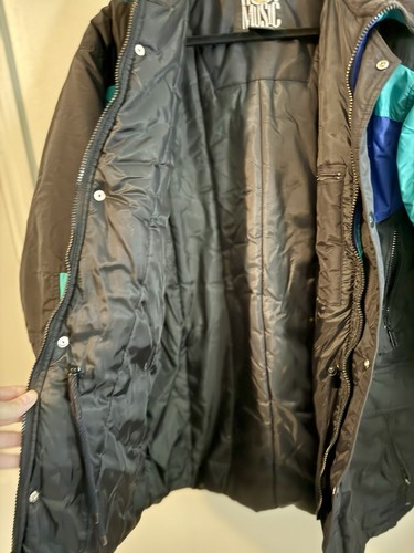 Chaqueta de Invierno Hot Music Vintage Colorblock Puffer Negro y Azul, Talla M - Imagen 6 de 7