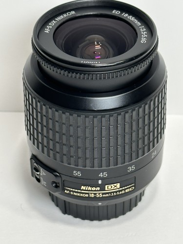 Lente zoom Nikon DX AF-S Nikkor 18-55 mm f/3,5-5,6 G ED - Imagen 1 de 4