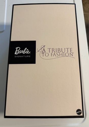 Barbie A Tribute To Fashion Mattel Barbie Puppe Barbie Signature NRFB Ausverkauft - Bild 3 von 10