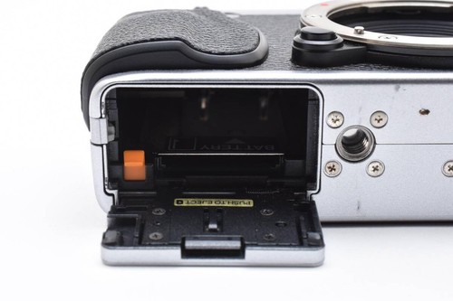 FUJIFILM X-E2 Mirrorless Digital Camera Body Tested Working AC100V - Picture 6 of 8