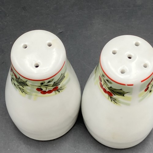 Gibson Holly Berry 3 Inch Salt & Pepper Set - Picture 4 of 5