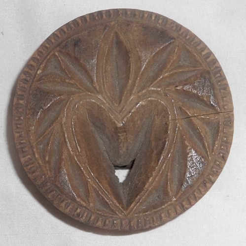 Antique Deep Carved Wood Butter Print Heart Radiant Leaf Design Flat-Knob Handle - Picture 2 of 6