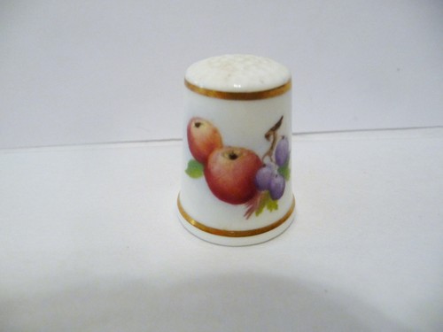 THIMBLE VINTAGE FBC ROYAL WORCESTER HANDPAINTED M IGOE FRUITS - Picture 1 of 5