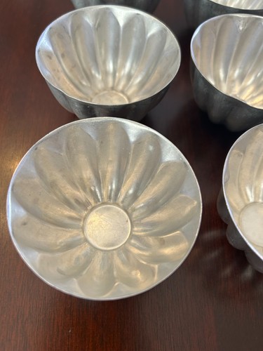VTG Jello Cake Tart Candy Molds Metal Scalloped Fluted Tins Cups - Set of 9 - Picture 9 of 9
