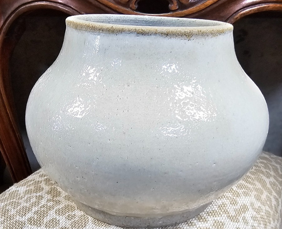 Vintage Stoneware Crock or Vase off white, 5.5”T X 7" EUC Collectable thumbnail 7
