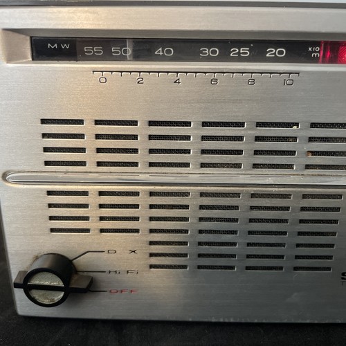 Radio portátil vintage estándar SR-H115 8 transistores 3 bandas Japón funciona - Imagen 2 de 15