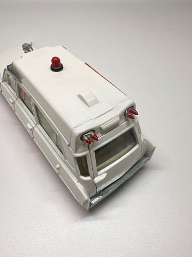 DINKY Superior Rescuer on a Cadillac Chassis & Ford Transit Van - Picture 15 of 24