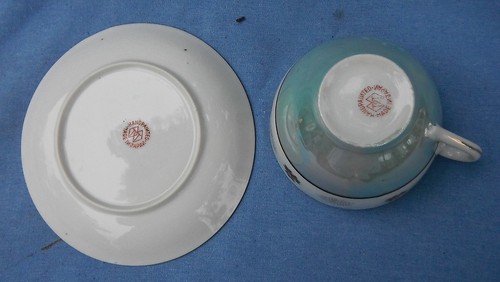 Beautiful Vintage 1940's Japan TAKITO porcelain Lusterware cup & saucer floral - Picture 3 of 10
