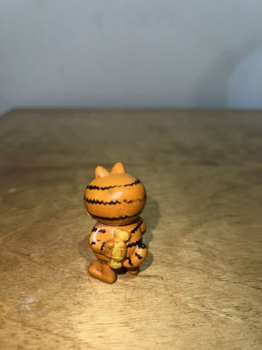 Vintage 90s Garfield Alien 2” PVC Vinyl Figure Halloween Area 51 UFO Capsule Toy - Picture 5 of 11