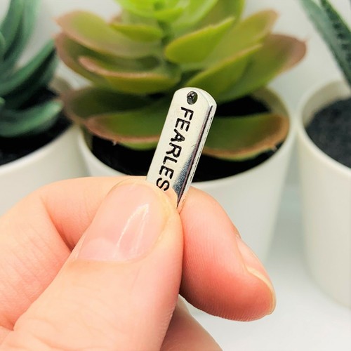 4, 20 or  pcs Antique Silver Fearless Word Tag Charms - US Seller - AS162 - Bild 4 von 4