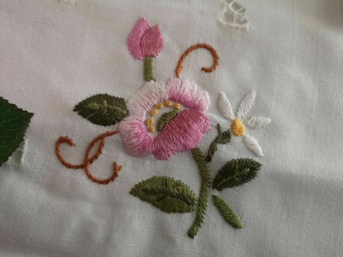 Tovaglia x12 Misto lino (60%Lino E 40%Cotone) ricamo punto pieno Fiori a mano - Foto 8 di 12