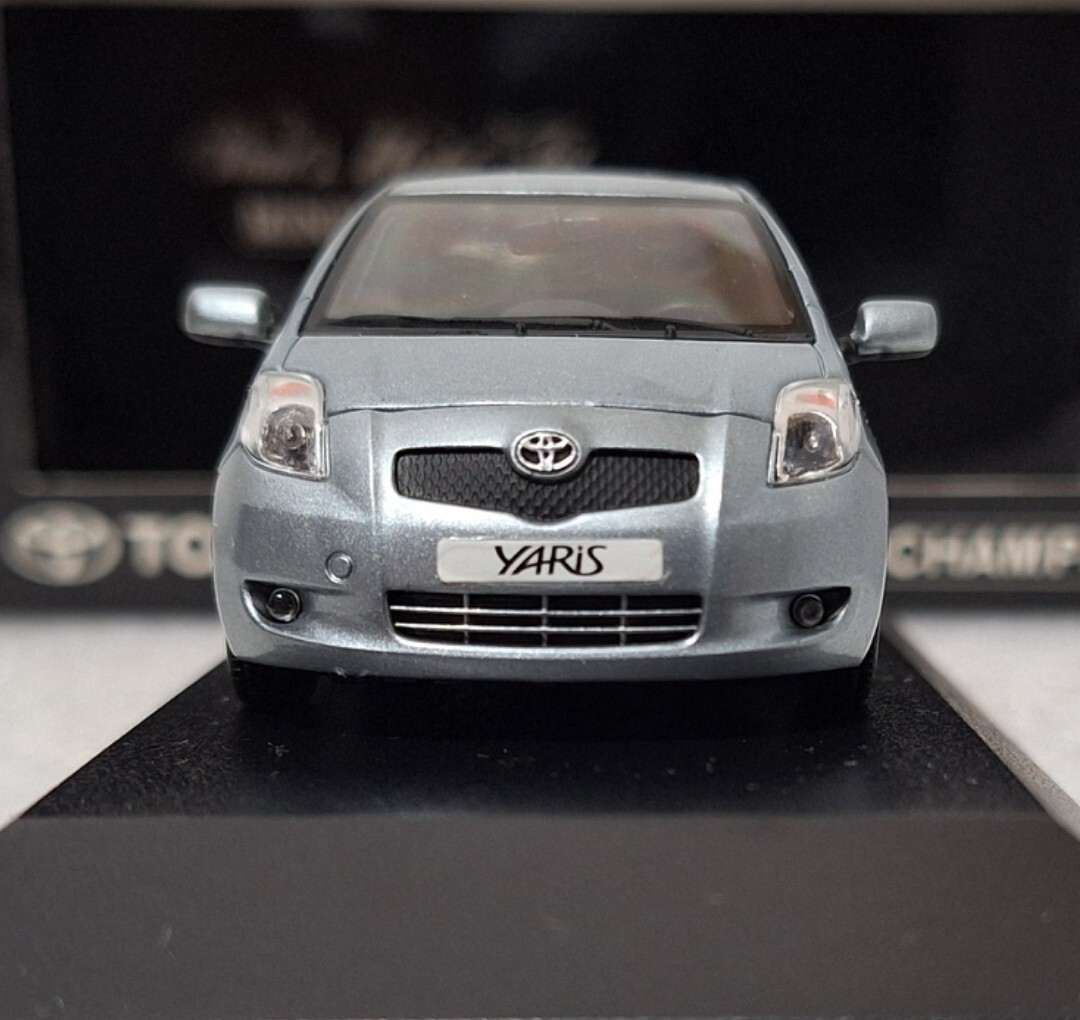 Toyota Yaris P9 Silver 2006-2011 1:43 Minichamps EXTREMELY