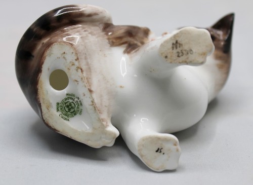 FIGURA REAL DOULTON PERSONAJE GATITO LAMIENDO PATA TRASERA HN2580 1941-1985 - Imagen 5 de 5