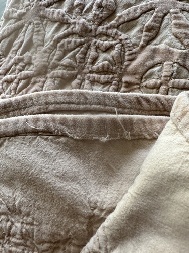 Rachel Ashwell Shabby Chic Couture Coverlet Cut Velvet Warm Honey 100x84 Quilt - Picture 9 of 9