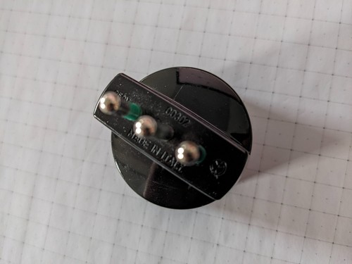 Vimar 302 adattatore per presa di corrente Nero - Foto 4 di 4