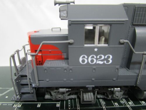 Kato HO Scale Southern Pacific Bloody Nose EMD GP35 Diesel Locomotive DCC Ready - Picture 8 of 12