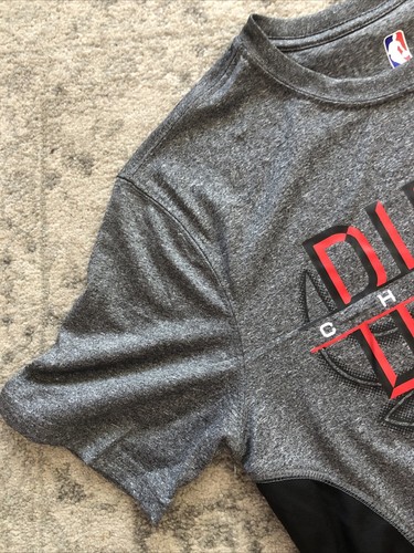 Maglia Chicago Bulls NBA Basketball UNK Graphic Performance S grigia Bull Head nuova con etichette - Foto 3 di 16