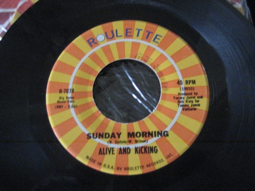 Alive And Kicking - Tighter, Tighter / Sunday Morning Roulette R-7078 45 RPM 7" - Imagen 4 de 4