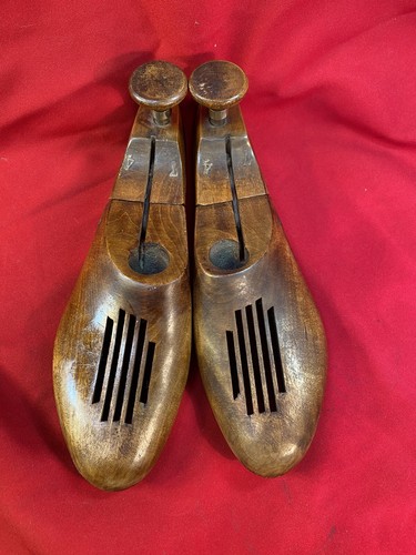 Men’s Antique Maple Shoe Form for stretching & shape, hinged, sizes 8–10.5 - Picture 2 of 8