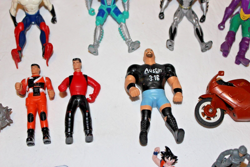 19 KONVOLUT ACTIONFIGUREN STONE COLD AUSTIN ANTZ BATMAN JOKER POWER RANGERS MEHR - Bild 3 von 8