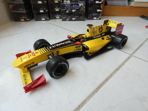 Renault F1 Team Showcar 2010 Robert Kubica #11 1/18 Norev F1 Formule 1 défaut