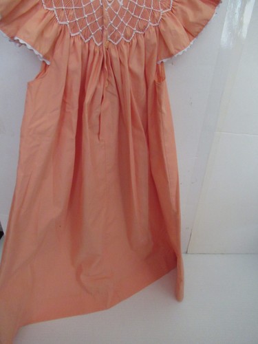 Vestido P77 Niñas Talla 3T Calado a Mano Mom & Me Coral con Borde Blanco - Imagen 5 de 8