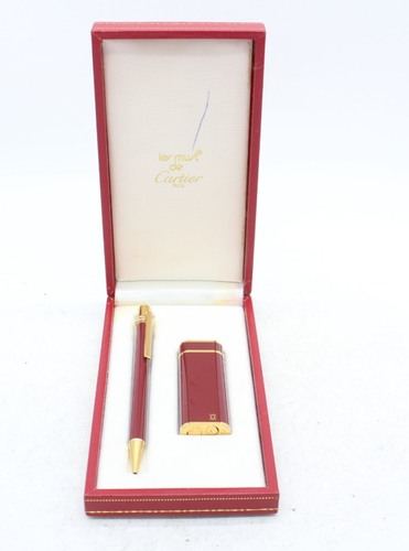 T Vintage Boxed Les Must De Cartier Red Lacquer Kugelschreiber & Feuerzeug Set