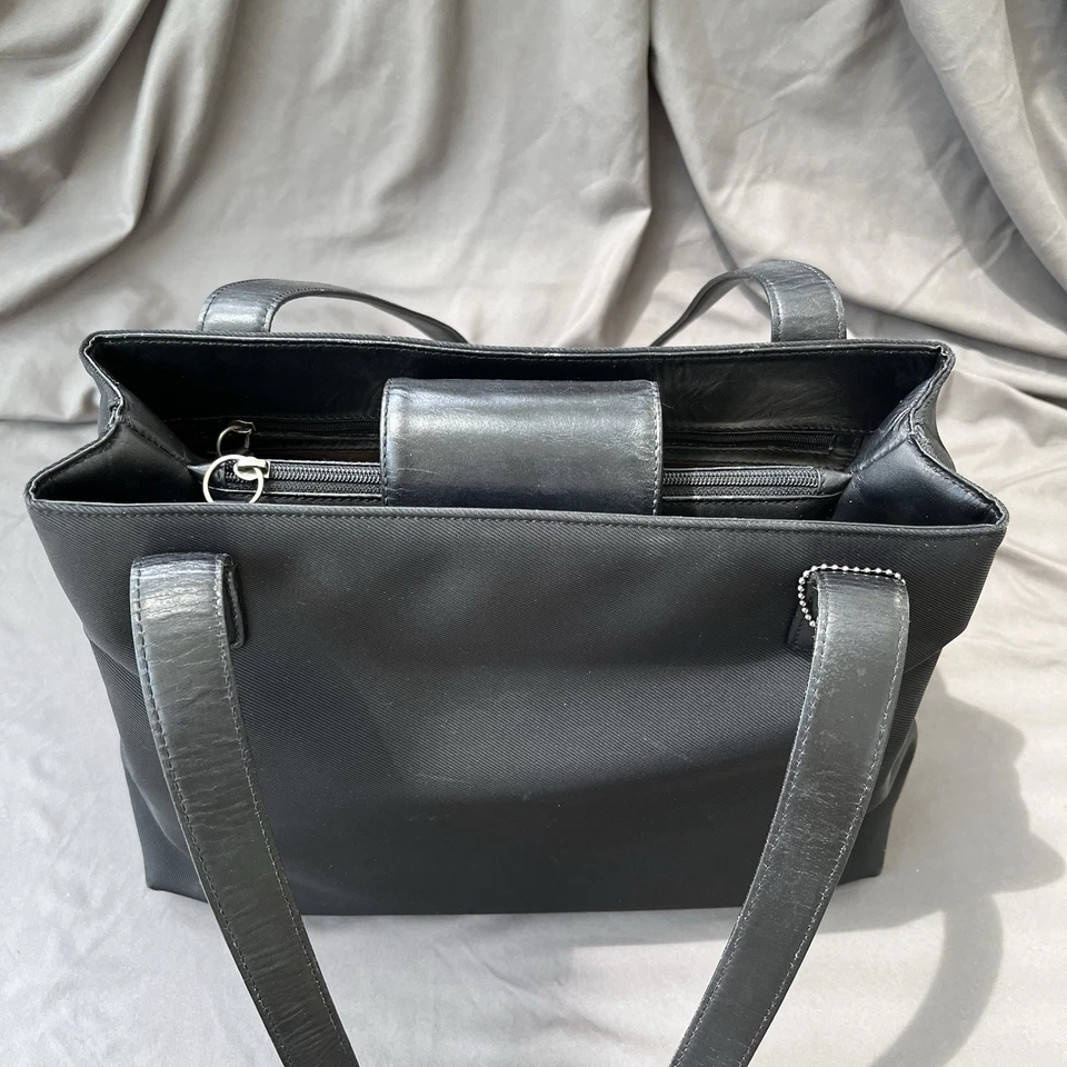 Bolso de hombro vintage Coach Y2K 7402 NEGRO con compartimento de cuero y nailon ~ usado en excelente estado Foto 3 de 4