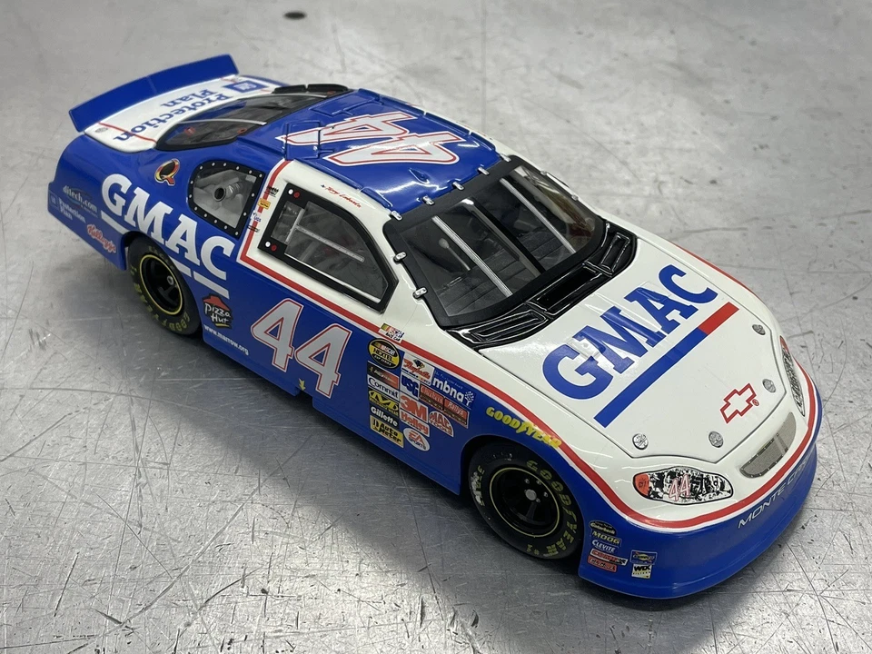 Terry Labonte #44 GMAC Piedmont Throwback 2005 Hendrick 1/24 NASCAR DieCast - Image 3 of 4