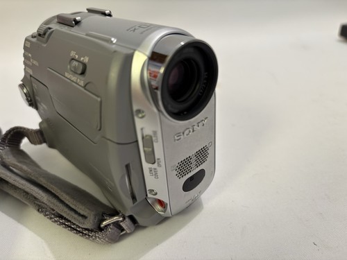 Sony DCR-HC30E Camcorder Handheld Silver With Charger - Picture 3 of 7