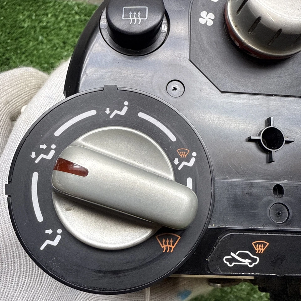 Nissan Versa Note 2012-2019 aire acondicionado calefacción temperatura control climático Foto 2 de 4