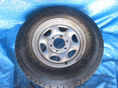 Frontera B: 1 Reserverad, Felge 7x16 ET38, Reifen 245/70 107 H *OB