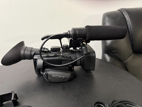 Sony HXR-NX70U Action Camcorder - Excellent Condition with TONS of Accessories - Photo 5 sur 6