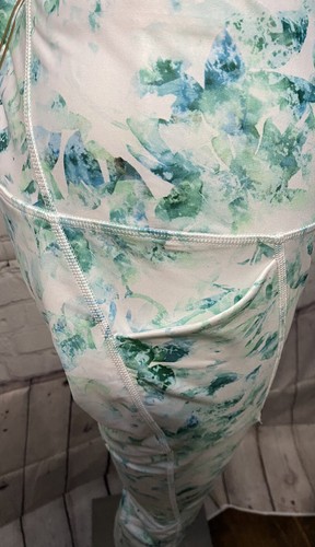 ** NWT- Women’s Floral Print High Waisted Capri Workout Legging- Sz Large - Picture 4 of 12