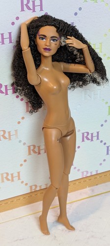 Mattel Disney ZOMBIES 2 Willa MUÑECA DESNUDA Pelo Rizado TATUAJES DE HOMBRE LOBO Para ÚNICO EN SU CLASE - Imagen 4 de 19