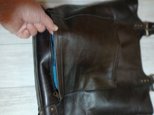 SOLO VTA802-3 Premium Leather 16-Inch Laptop Bucket Tote, Espresso, Teal Lining - Picture 9 of 9