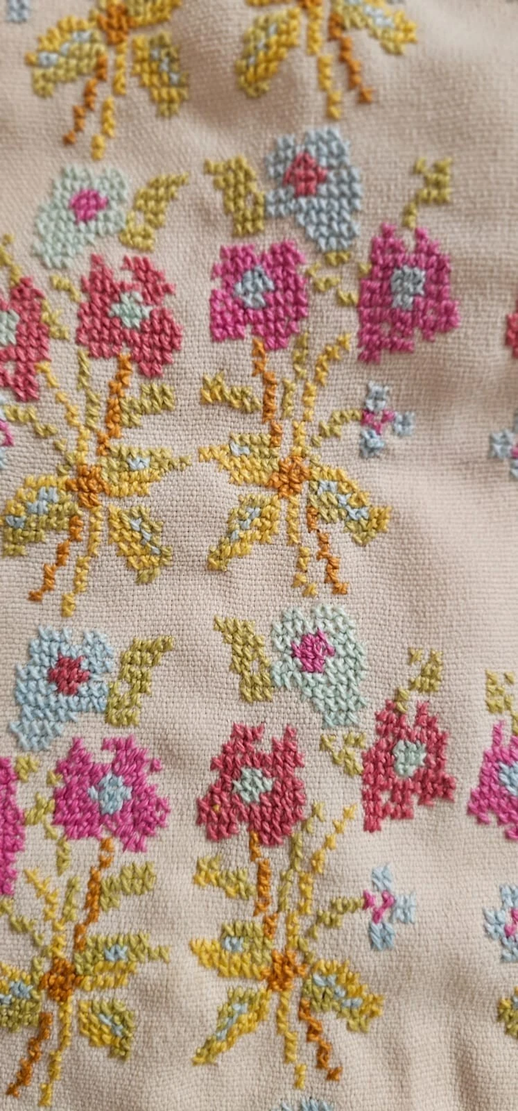 OFF WHITE Un abito da ricamo contadino fatto a mano in seta dell'antico palestinese