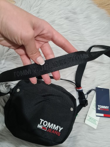 Tommy Hilfiger Black Small Crossbody Bag Brand New - Picture 2 of 3