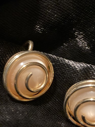 Vintage Thermoset Gold Wired Pink Earrings Studs Screwbacks 60’s - Picture 2 of 4