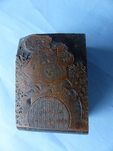 Ancien lot 2 tampon matrice cachet imprimerie PLUS JE BOIS MIEUX JE CHANTE - Bild 2 von 4